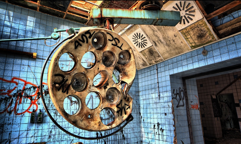 Illustration for article titled The Decaying Remains of Abandoned Hospitals